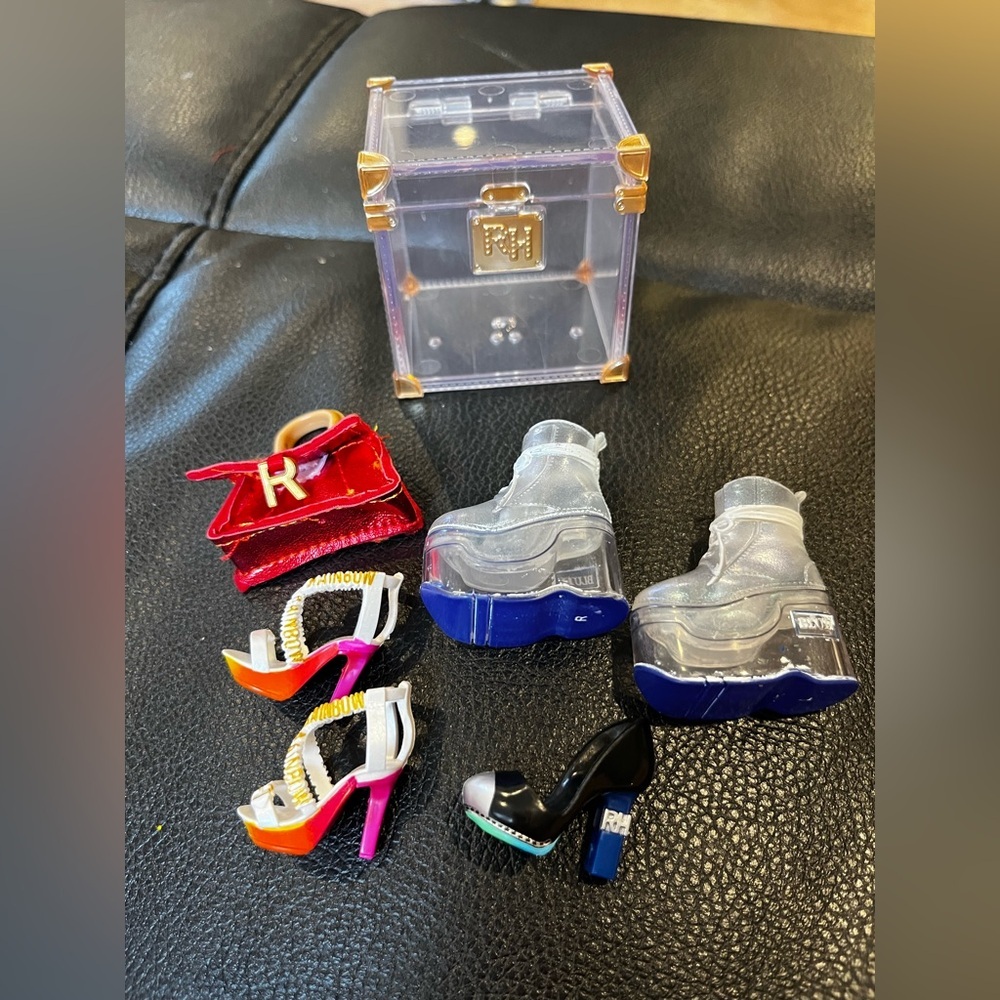 Rainbow high shoes accessories lot Laurel Holly De'Vious Skyler Jett acrylic box